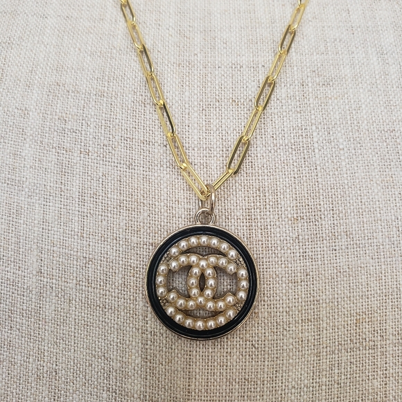 CHANEL Jewelry Vintage Logo Pearl Pendant 8 Gold Vermeil Paperclip